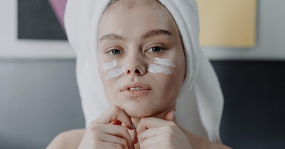 FOUR TIPS TO HAVE A YOUNG AND HEALTHY SKIN